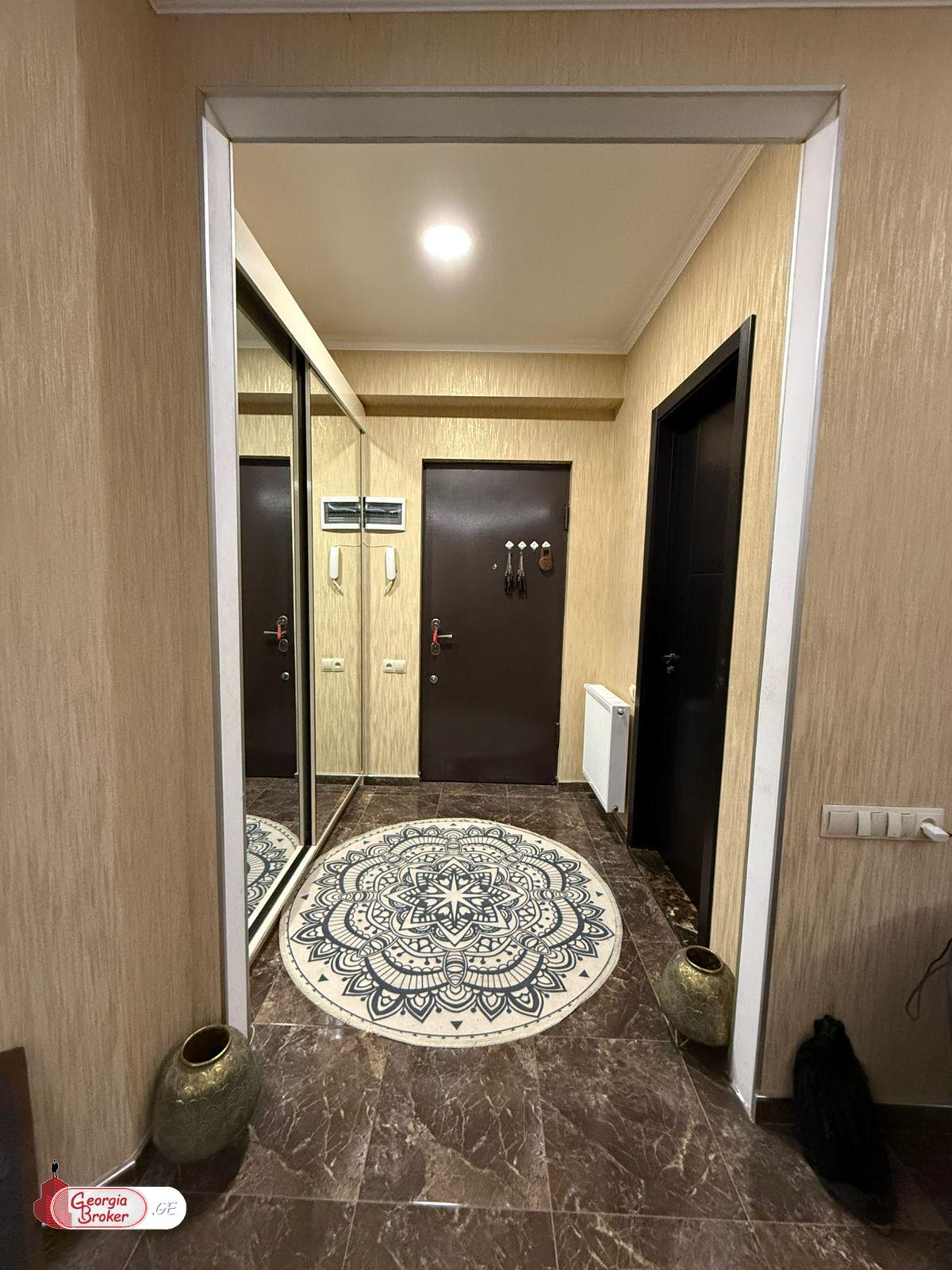 ქირავდება ახალი გარემონტებული 5 ოთახიანი ბინა ვაკეში